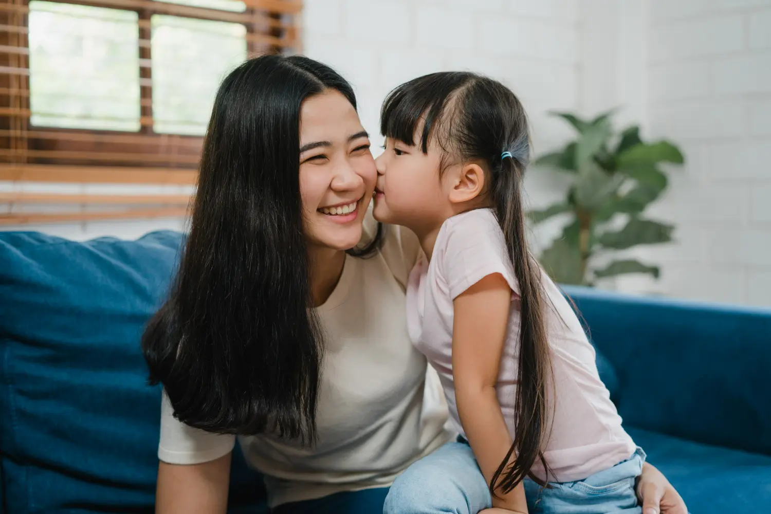 Peran perempuan dalam pendidikan etika anak